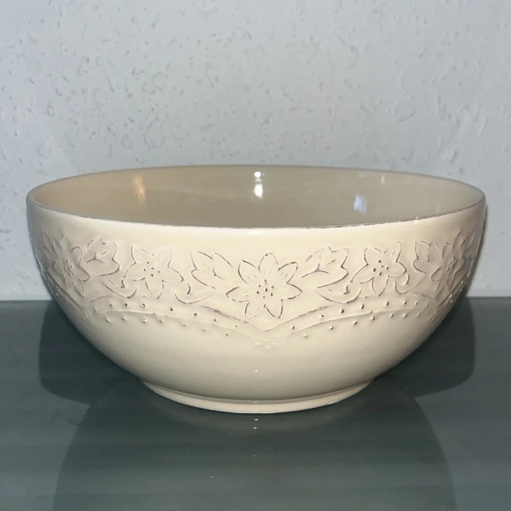 Rare Lacey Cream collection by Pier 1 9” Vegetable serving bowl discontinued